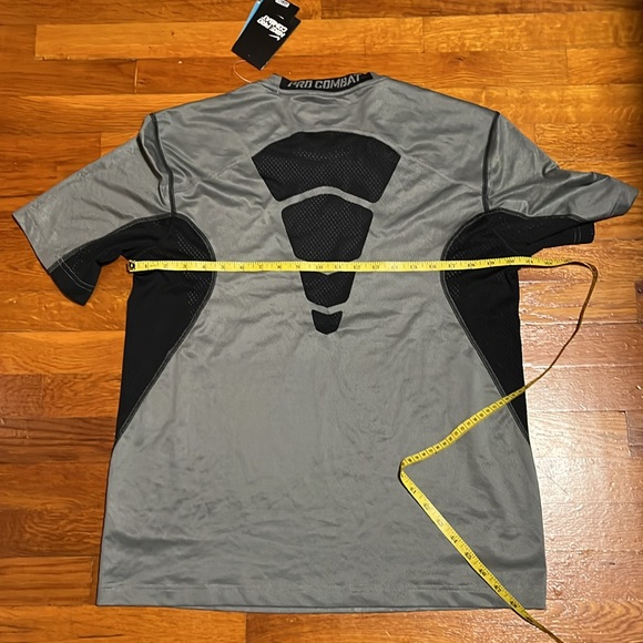Nike Pro Combat. Men's NWT Size L. Gray/Black Shirt. Dri-Fit - Picture 5 of 5